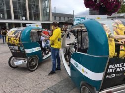Free transportation to the stadium in ESET cycle rickshaws